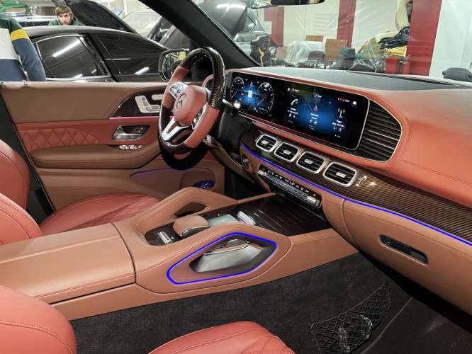 Бордово-коричневый салон - Mercedes GLS 167